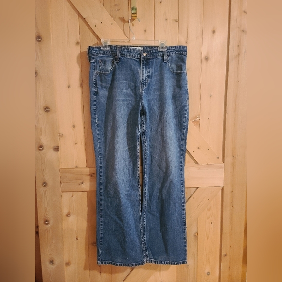 Signature by Levi Strauss Midrise Bootcut Jeans - Picture 11 of 14